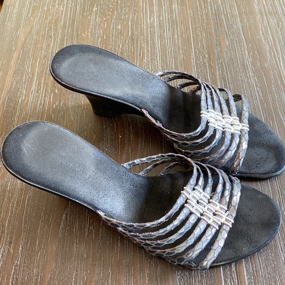 Liz Claiborne leather sandals with silver and pewter coloured embellishments. - Picture 4 of 10